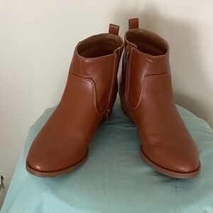 Style & Co - Memphys cognac bootie size 8 Like new in box